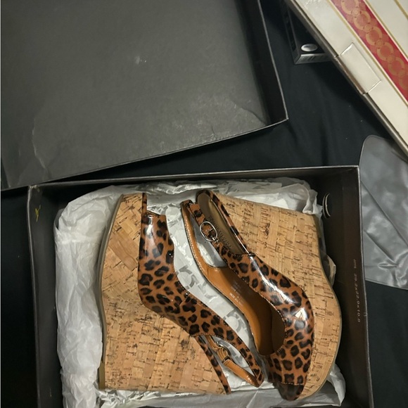 NEW WITH BOX Kenneth Cole Reaction Women’s Animal Print Peep-toe Wedge Cork 7M - Picture 15 of 16
